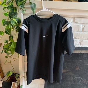 Men’s black nike tee